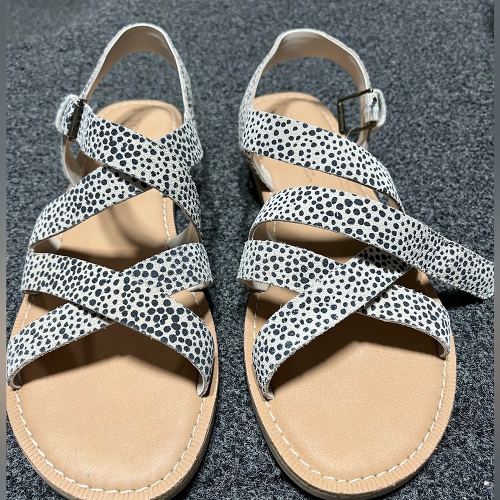 Toms sandals new without tags